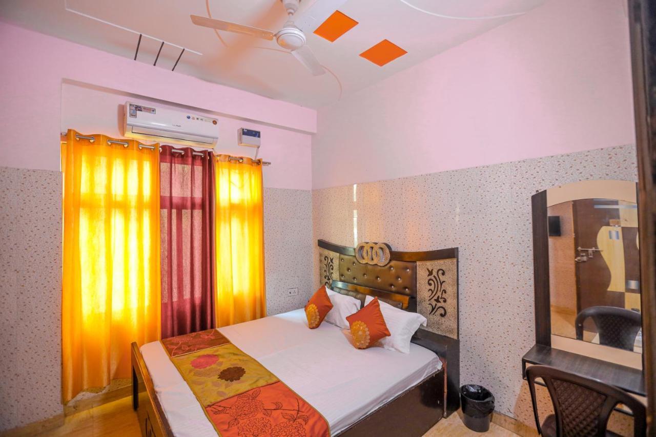 Guest house Anand Varsha Luxury Stays